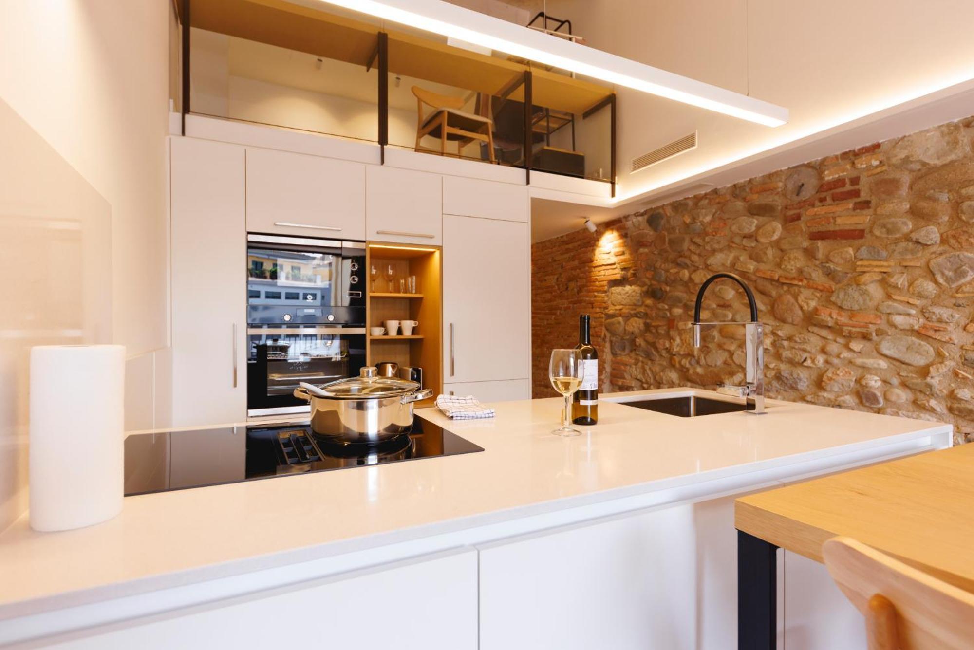 Bravissimo Ballesteries Penthouse, Monthly