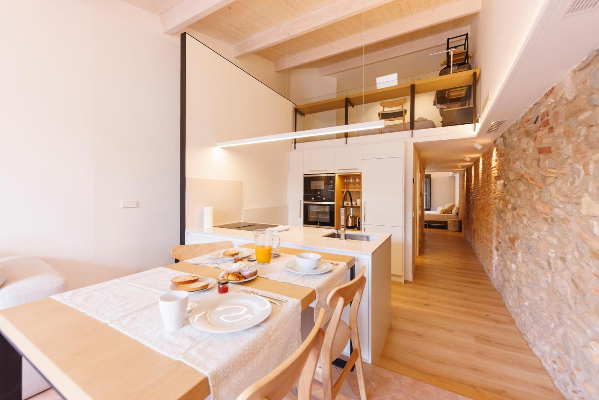 Bravissimo Ballesteries Penthouse, Monthly