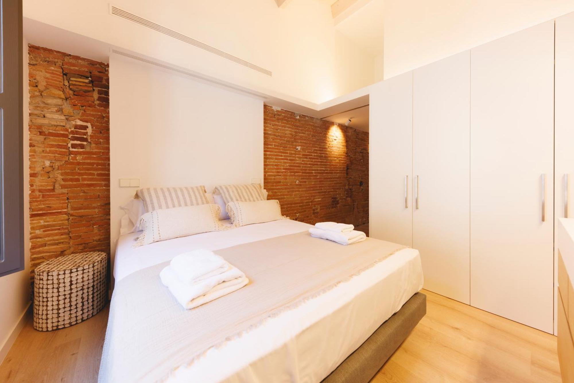 Bravissimo Ballesteries Penthouse, Monthly